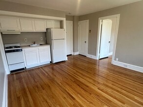 Building Photo - Marlyn Apts 202: 1 Bed 1 Bath