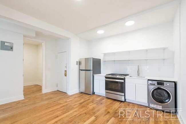 Primary Photo - Spacious 2 BED + office in Bushwick