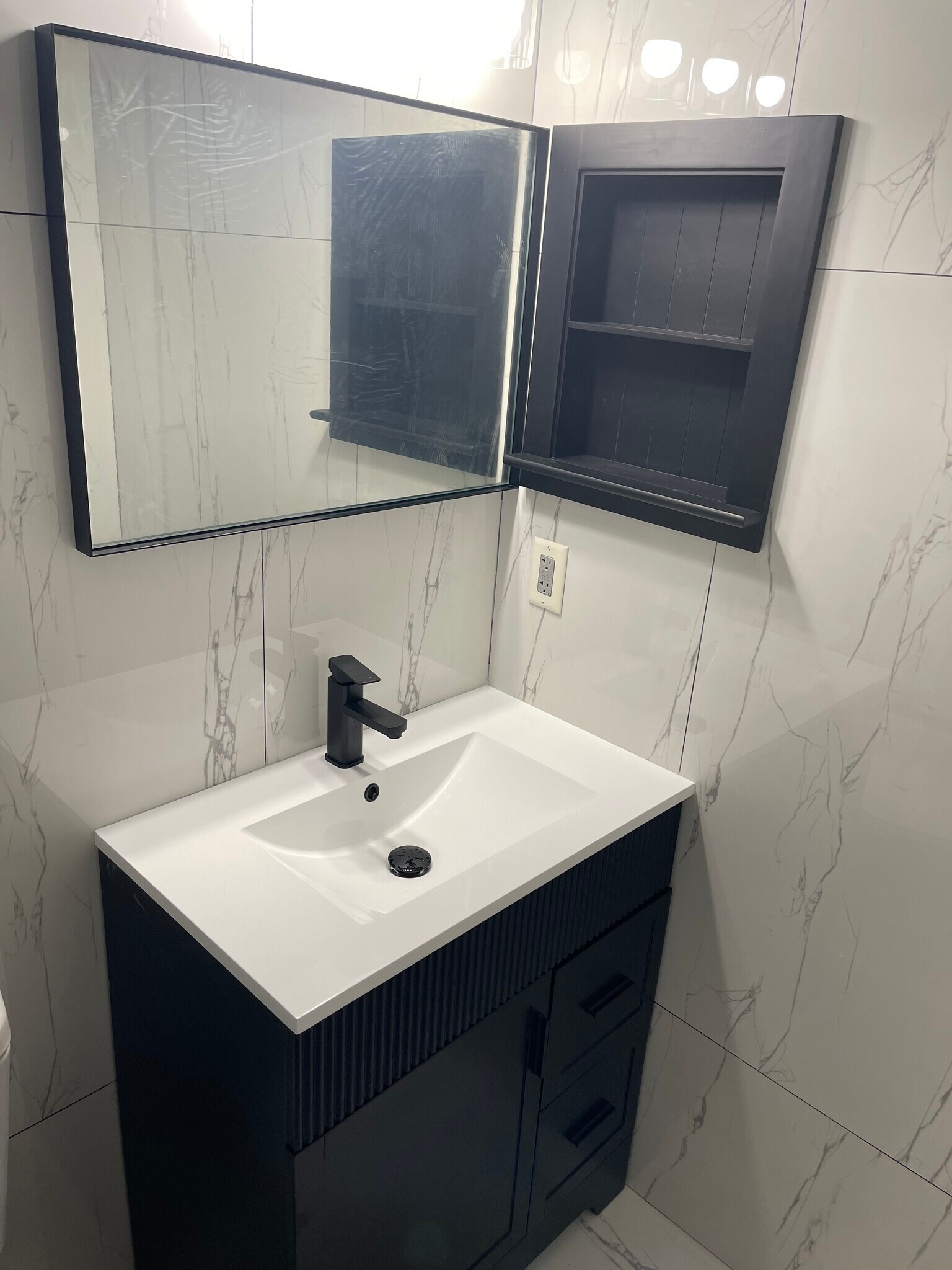 Building Photo - 843 SW Thrift Ave