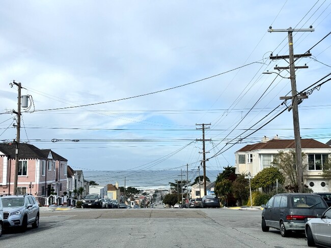 Building Photo - 2626 Moraga St