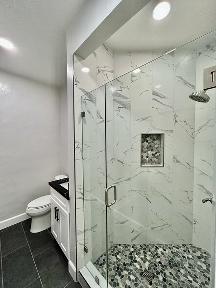 Building Photo - 148 S Maple Dr