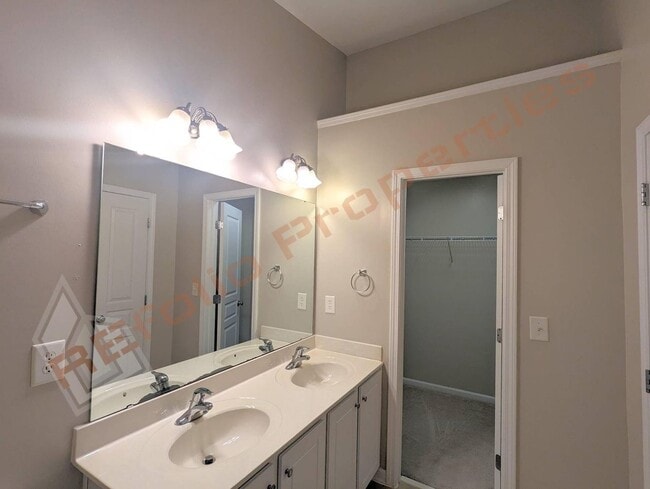Building Photo - Great Location 3 Story 3 Bedroom, 3.5 Bath...