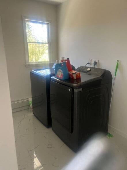 Building Photo - 90 Quaker Path