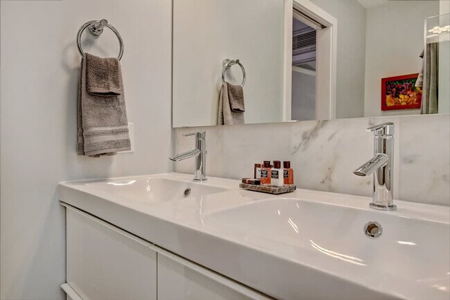 Building Photo - 510 Queens Rd