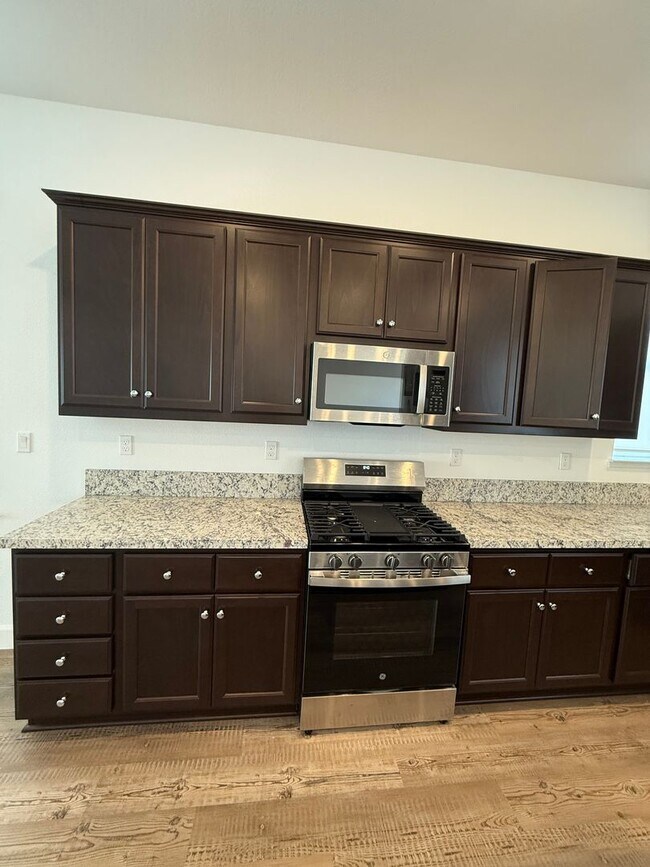 Building Photo - LAKE VIEW