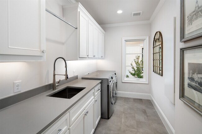 Building Photo - 3537 Villanova St