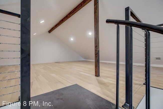 Building Photo - 1127 N Westmoreland Ave