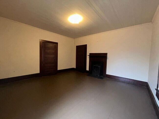 Building Photo - 179 Lagrange St