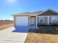 Building Photo - Single Level 3 Bed, 2 Bath, 1 Car Garage Duplex in Northern Kansas City w/ the FIRST TWO MONTHS FREE