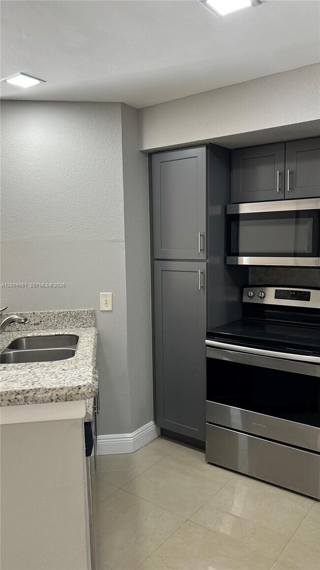 Building Photo - 3430 Pinewalk Dr N