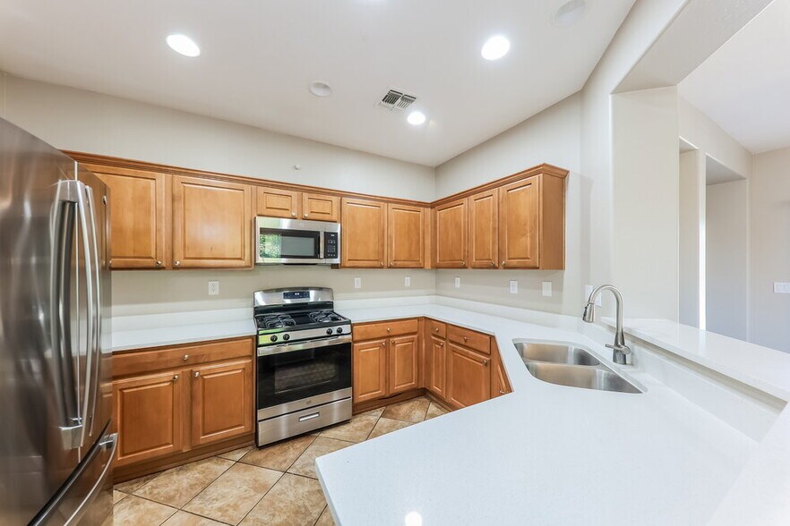 Building Photo - 40810 N Hudson Ct