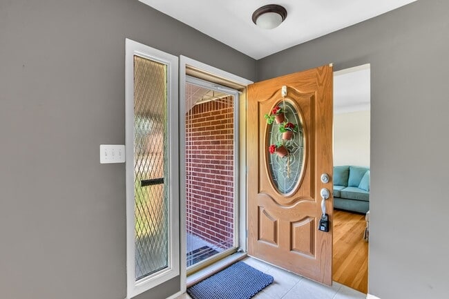 Building Photo - 16345 Pollyanna St