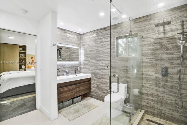 Building Photo - 9181 Byron Ave