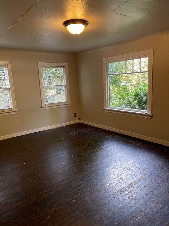 Building Photo - Multnomah Village-Home For Rent!