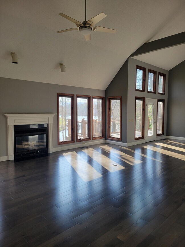 Building Photo - 116 Knollwood Ln