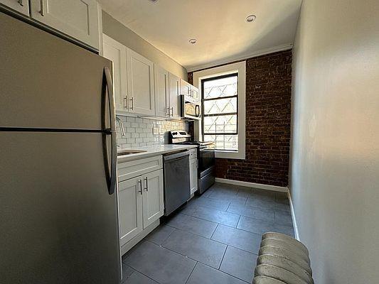 Building Photo - 3 bedroom in BRONX NY 10462