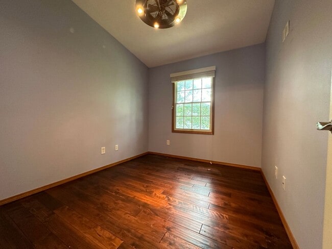 Building Photo - 401 Park Creek Ct