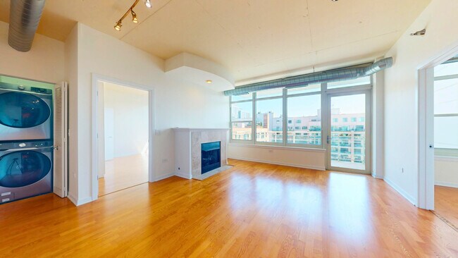 Building Photo - 909 W Washington Blvd