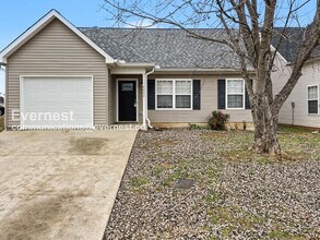 Building Photo - Limited Time Special Offer! / 3 Bed, 2 Bath Home with Garage / Pet-Friendly / Available Now!