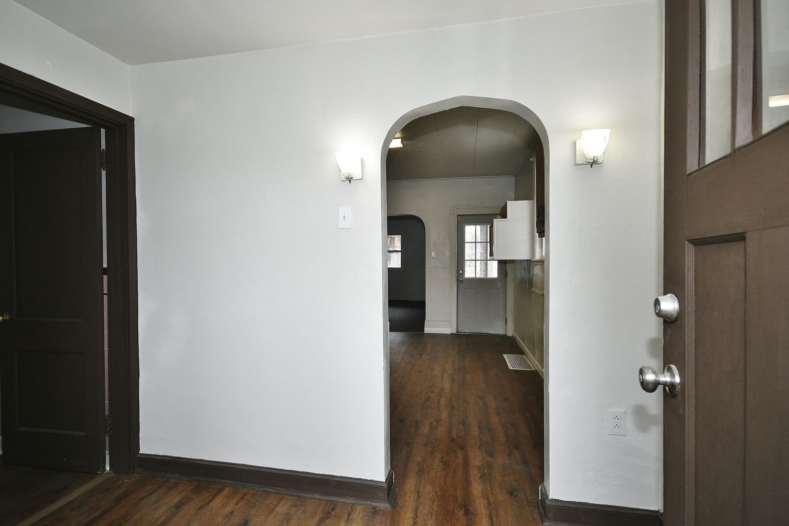 Building Photo - 1243 Evans Ave