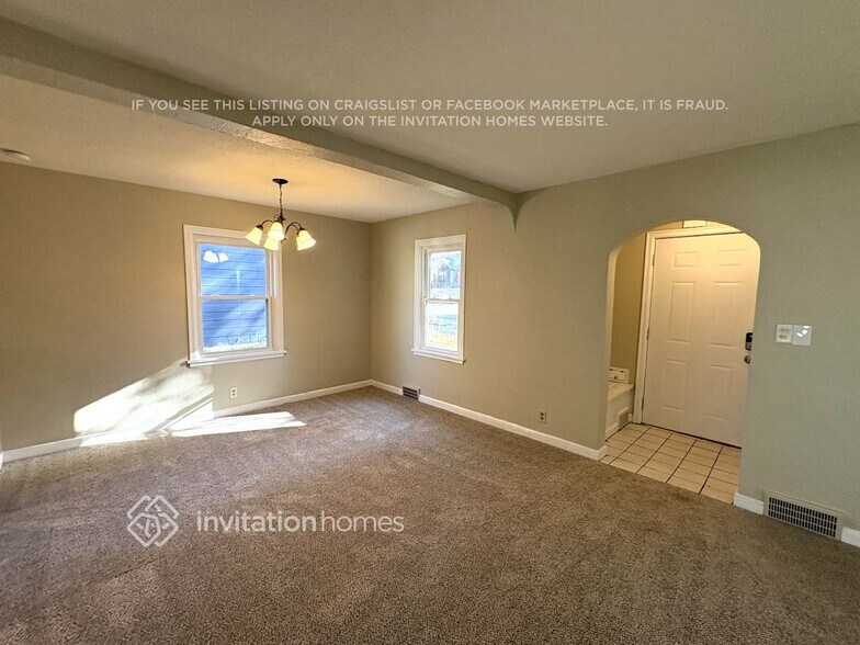 Building Photo - 1923 Arlington Ave E