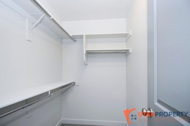 Building Photo - 1006 W 430 S