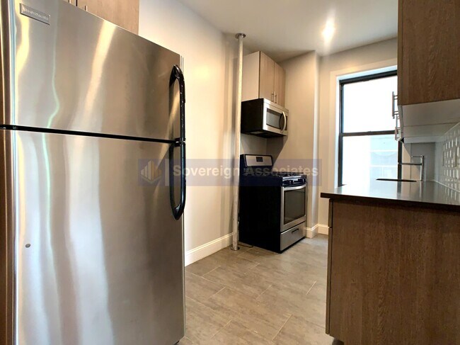 Building Photo - 184 Nagle Ave