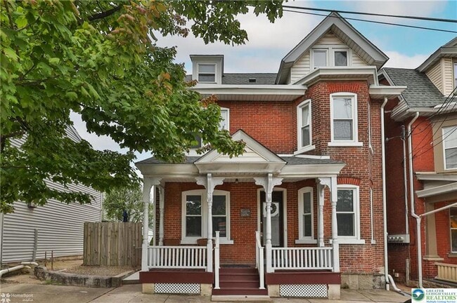 Primary Photo - 611 Center St
