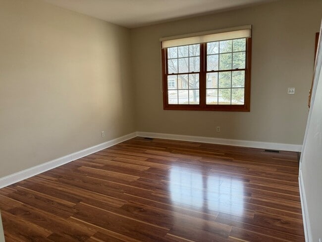 Building Photo - 773 Ridge Dr