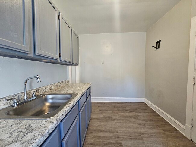 Building Photo - 4829 N Springfield Ave