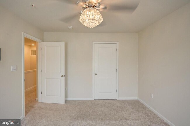 Building Photo - 5059 Silver Oak Dr