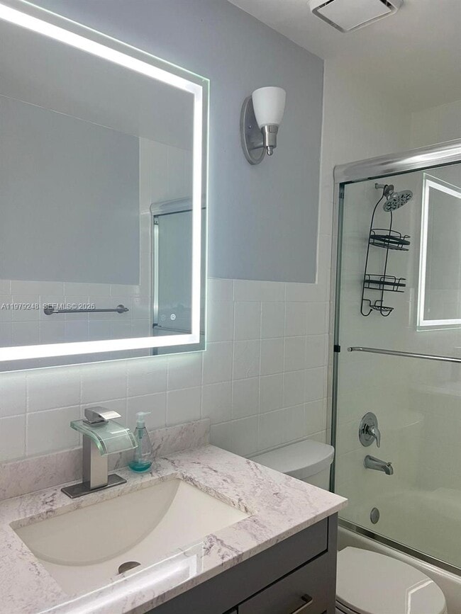 Building Photo - 568 N University Dr