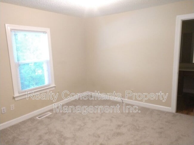 Building Photo - 1408 Woodmere Dr