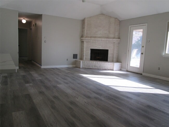 Building Photo - 2506 Portland Dr