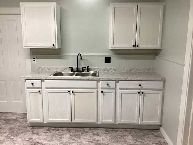 Building Photo - 45 Clayton Ave