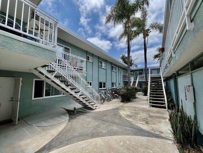 Building Photo - Great 2B 2BA Condo in Pacific Beach