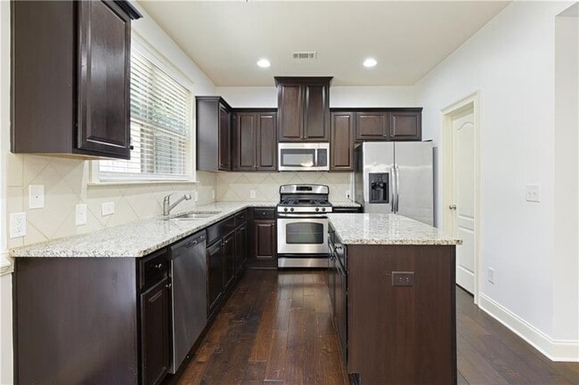 Building Photo - 2249 Knoxhill View