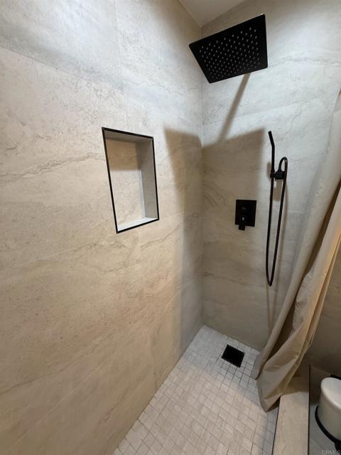 Building Photo - 817 Saugerties Ave