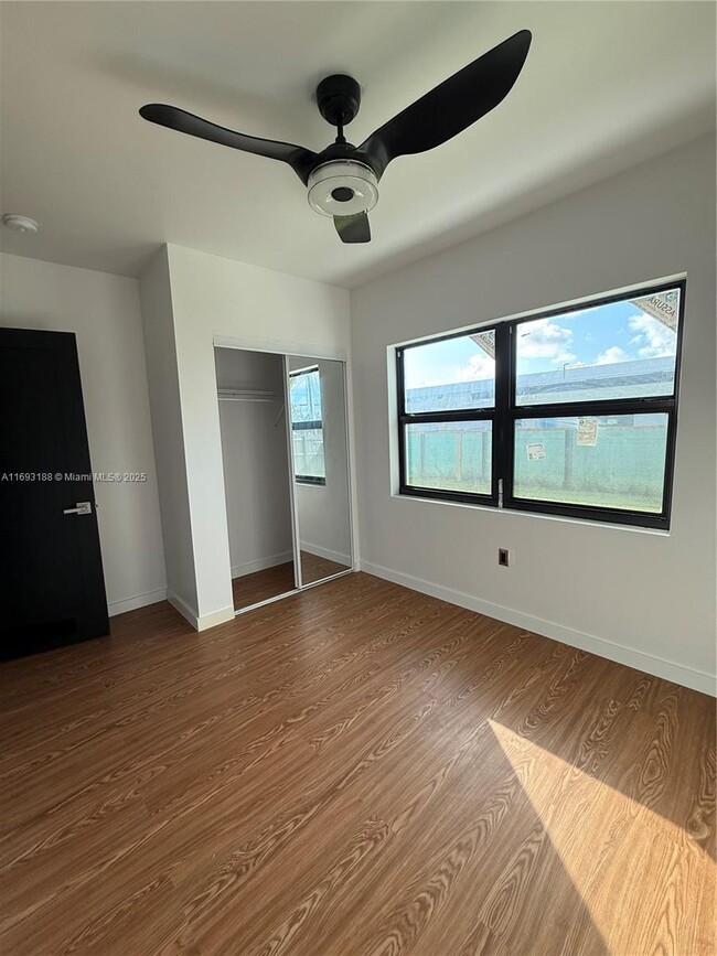 Building Photo - 2 bedroom in Hallandale FL 33009