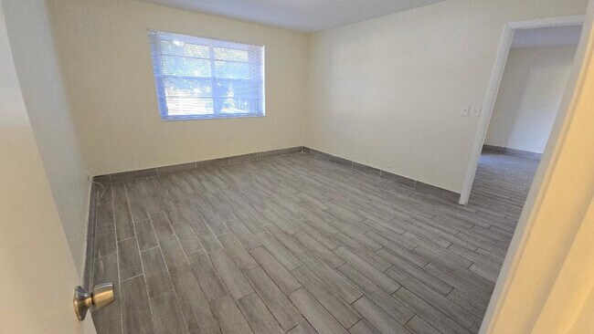 Building Photo - 2810 Riverside Dr