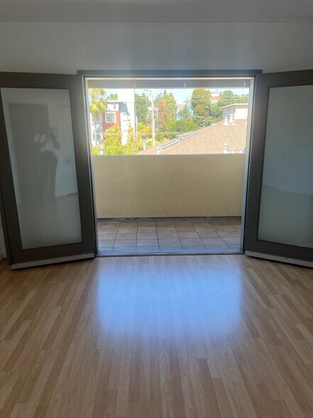 Building Photo - 425 28th St