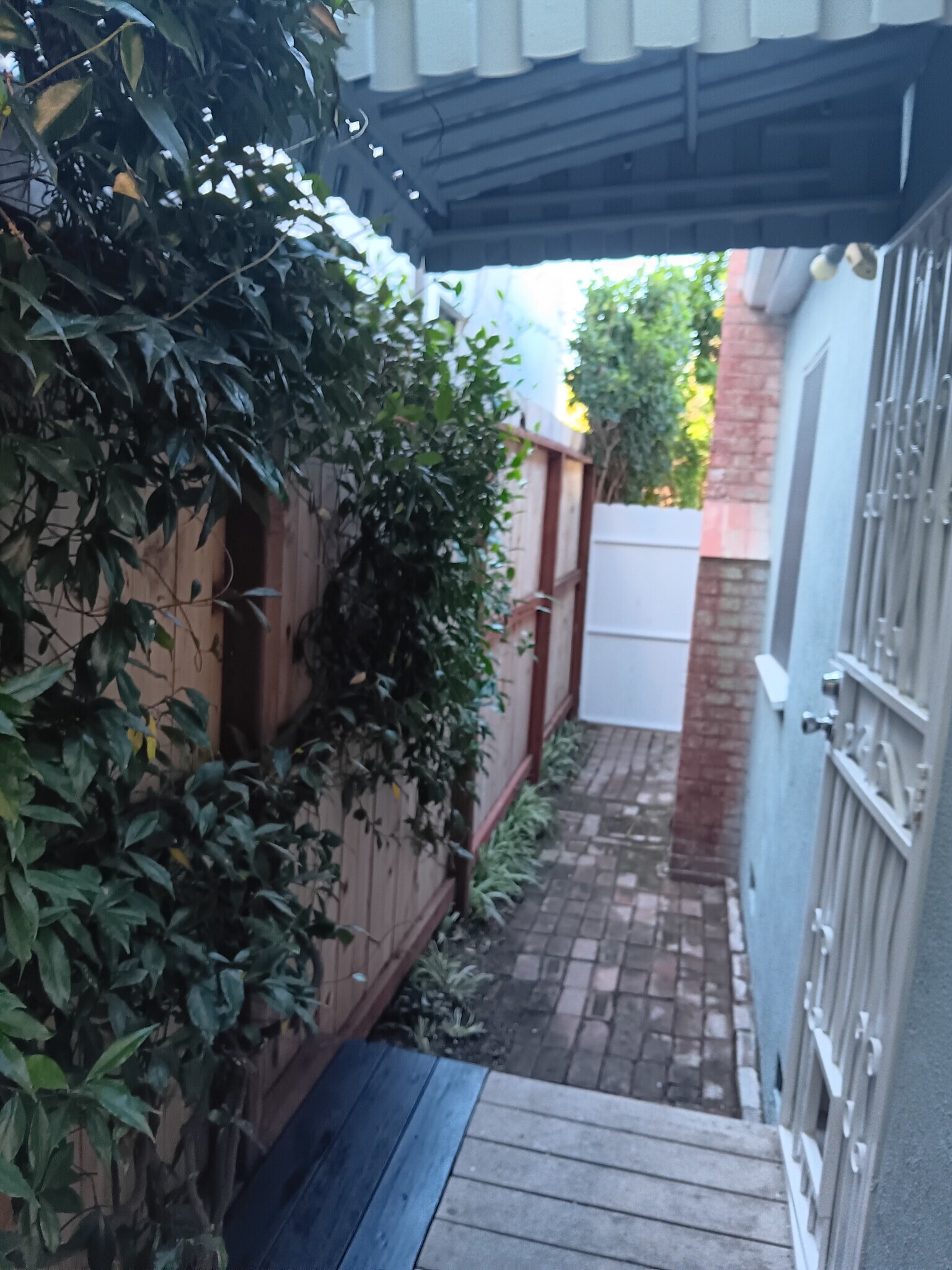 Building Photo - 2330 Frey Ave