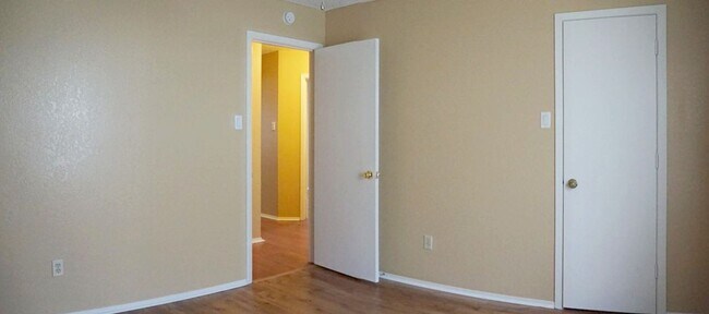 Building Photo - 2806 Derby Dr