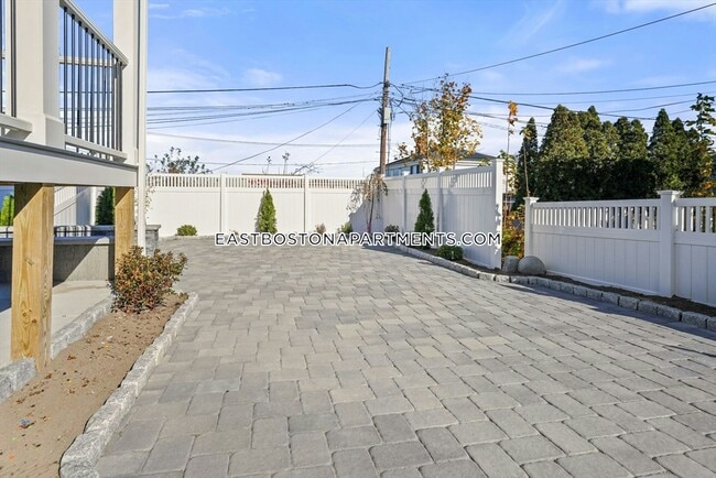 Building Photo - 120 St Andrew Rd