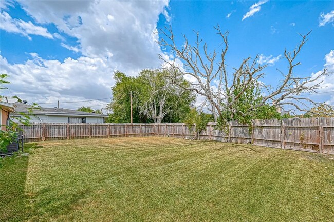 Building Photo - 9709 Fairland Dr
