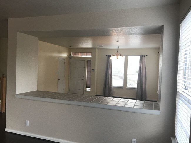 Building Photo - 211 Verde Oak