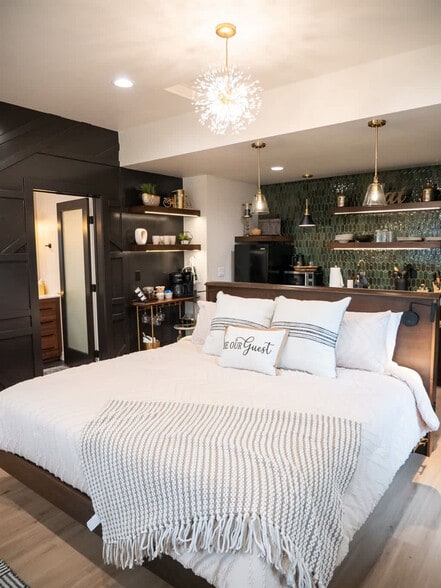 Building Photo - 3413 W Sunset Ave