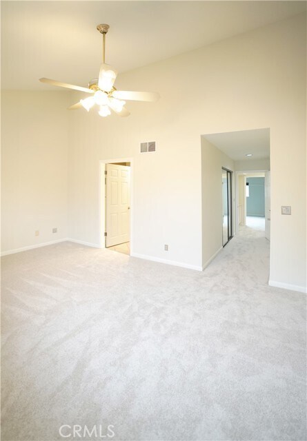Building Photo - 14025 Riverside Dr