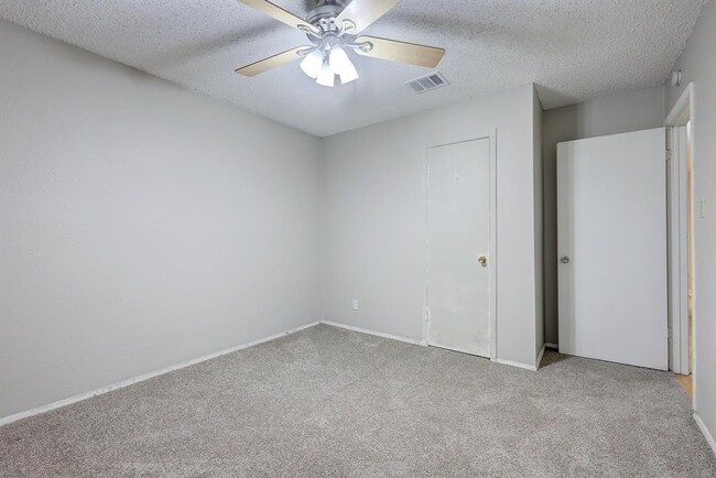 Building Photo - 6300 Capriola Dr