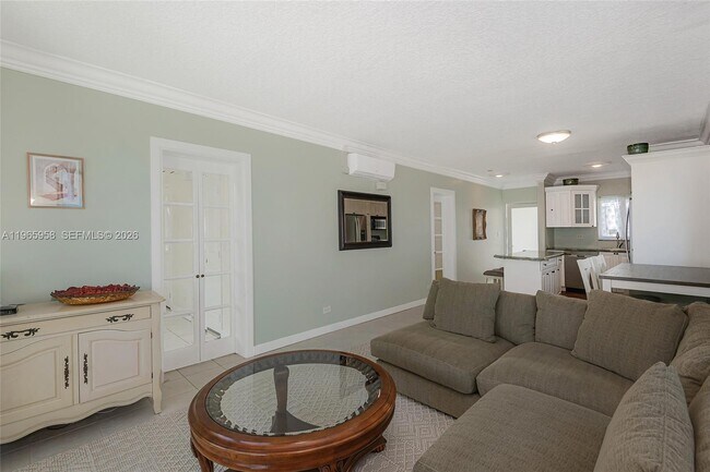 Building Photo - 1041 Hillsboro Mile